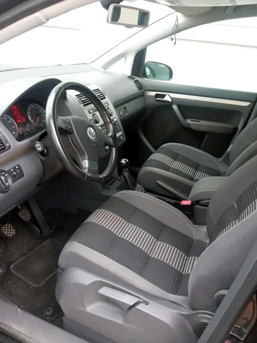 Gebraucht VW Touran 109 PS (80 kW) 2008 Schwarz Van / Kleinbus
