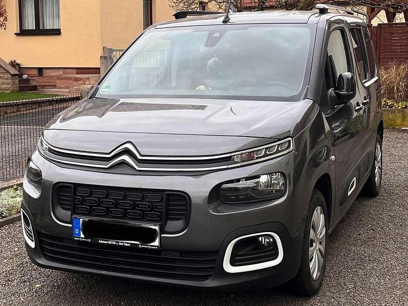 Grau Gebraucht 2023 Citroën Berlingo Feel Kombi | 25.000 € (Guter Preis) - Bild 1/4