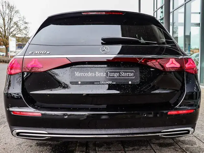 Gebraucht Mercedes E300 Avantgarde 204 PS (150 kW) 2025 Schwarz Kombi
