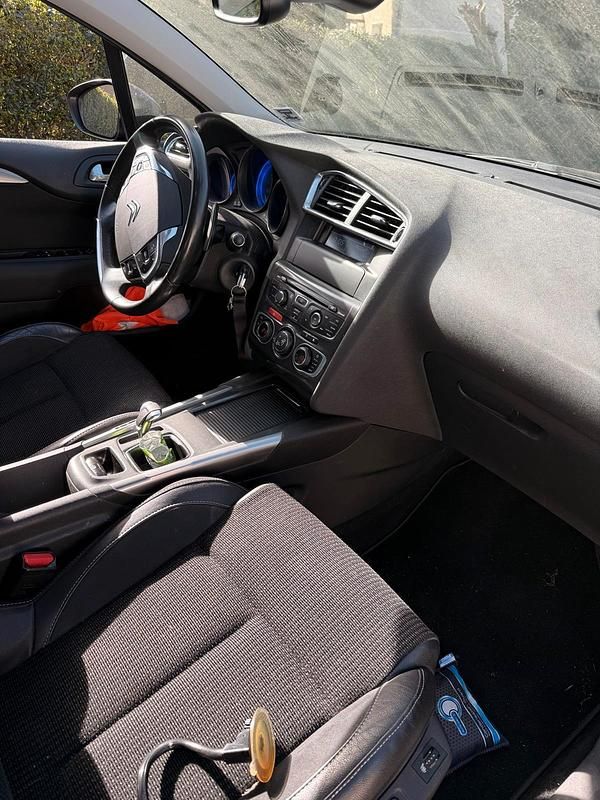 Gebraucht Citroën C4 156 PS (114 kW) 2011 Rot Limousine