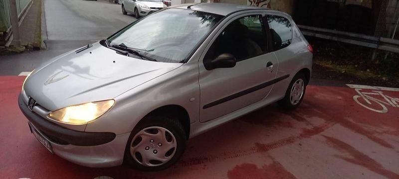 Silber Gebraucht 2000 Peugeot 206 Filou Limousine | 999 € (Guter Preis) - Bild 1/4