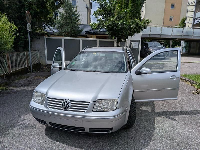 Silber Gebraucht 2002 VW Bora Limousine | 1.100 € (Superpreis) - Bild 1/4