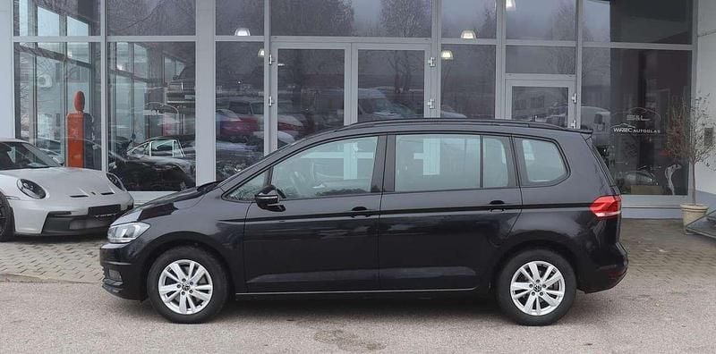 Gebraucht VW Touran 122 PS (89 kW) 2022 Deep black perleffekt Van / Kleinbus