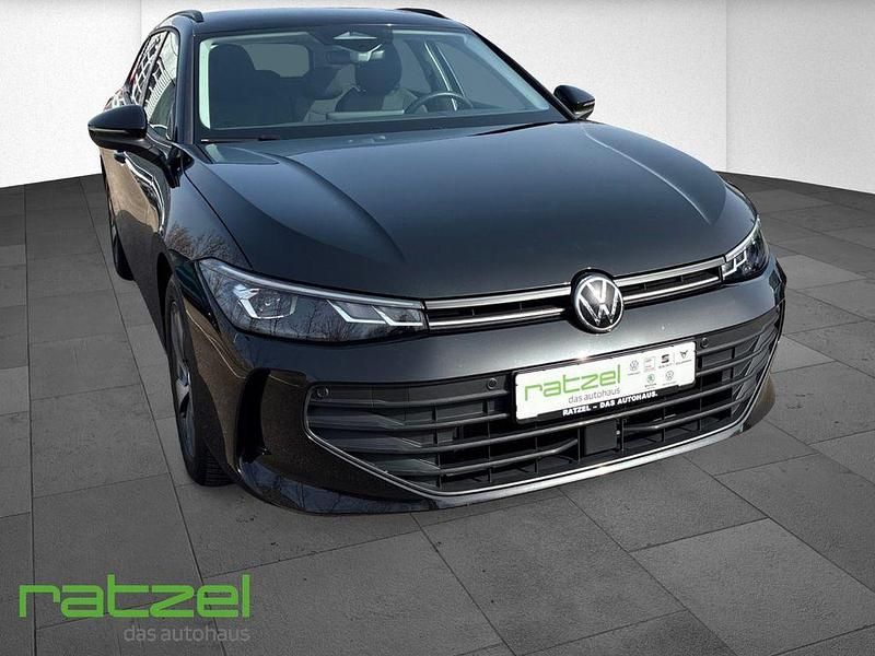 Gebraucht VW Passat Basis 150 PS (110 kW) 2024 Schwarz Kombi