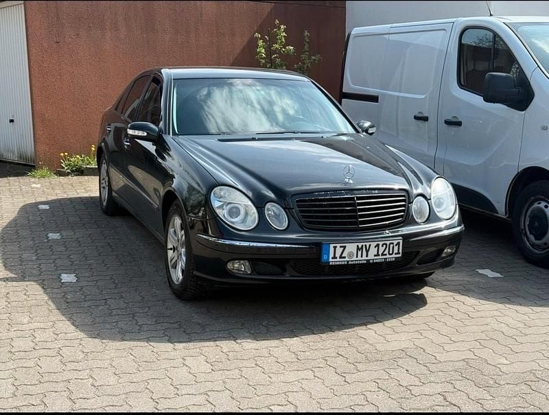 Gebraucht Mercedes E220 150 PS (110 kW) 2002 Schwarz Limousine