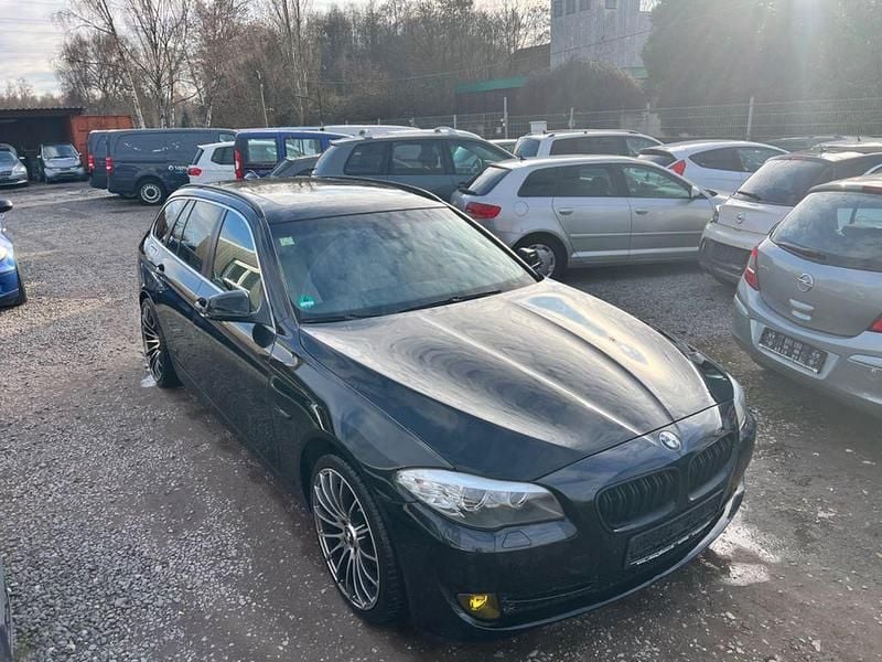 Schwarz Gebraucht 2010 BMW 535 Sport Line Kombi | 10.799 € (Superpreis) - Bild 1/4