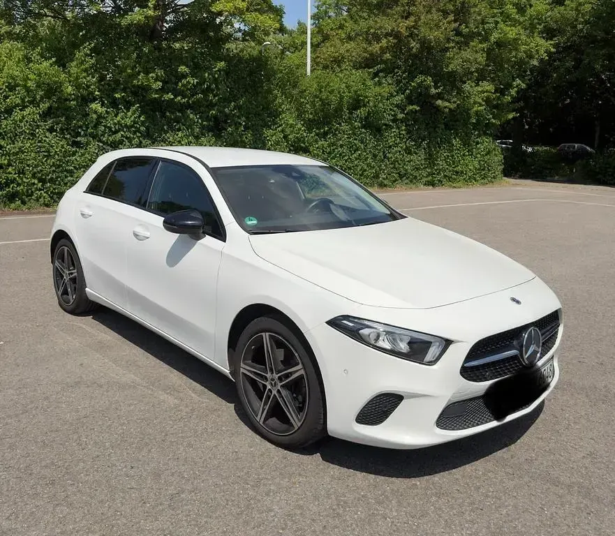 Gebraucht Mercedes A180 Advanced 136 PS (100 kW) 2021 Weiß Limousine