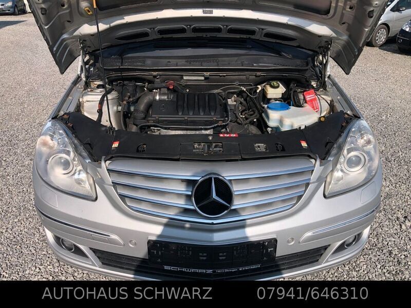 Gebraucht Mercedes B200 140 PS (102 kW) 2006 Silber Van / Kleinbus