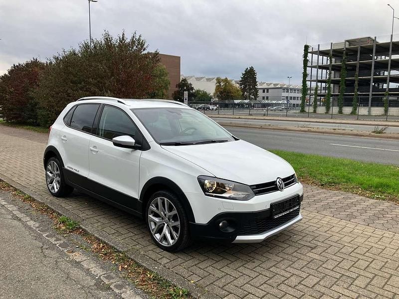 Pure white Gebraucht 2016 VW Polo Cross Kleinwagen | 12.800 € (Etwas zu teuer) - Bild 1/4
