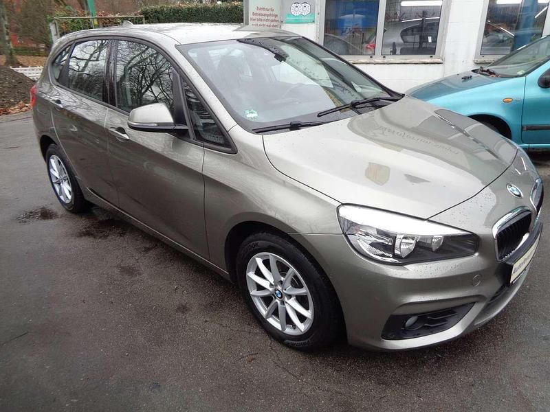 Gebraucht BMW 218 Advantage 136 PS (100 kW) 2017 Platinsilber metallic Van / Kleinbus