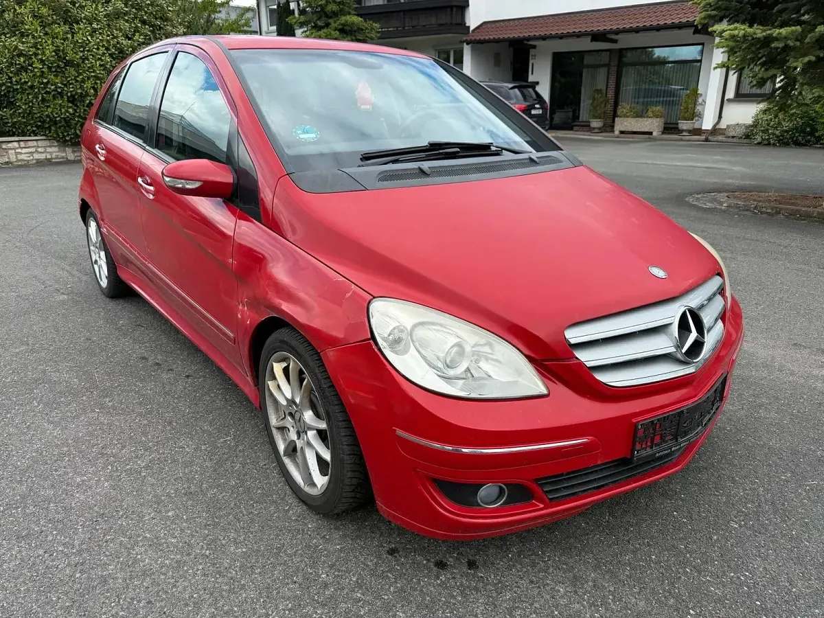 Gebraucht Mercedes B200 136 PS (100 kW) 2006 Rot Van / Kleinbus