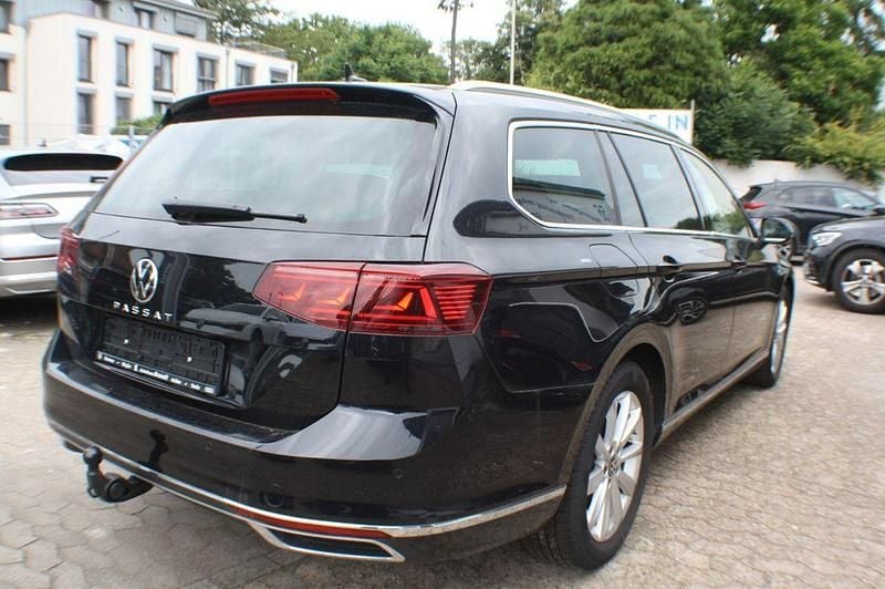 Gebraucht VW Passat Elegance 150 PS (110 kW) 2024 Schwarz Kombi