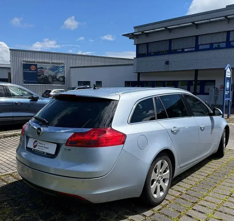 Gebraucht Opel Insignia 160 PS (117 kW) 2012 Silber Kombi