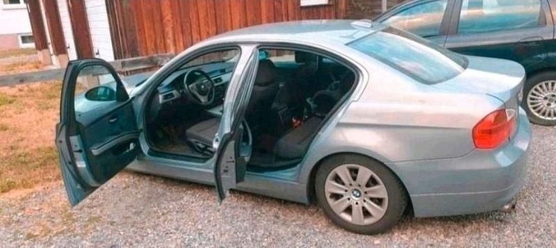 Second-hand BMW 325 Performance 218 CP (160 kW) 2005 Albastru Berlinǎ