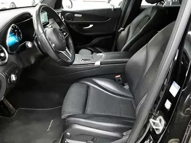 Gebraucht Mercedes GLC220 194 PS (142 kW) 2021 Schwarz Limousine