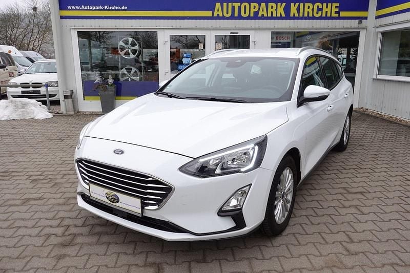 Frozen white Gebraucht 2022 Ford Focus Titanium Kombi | 15.300 € (Superpreis) - Bild 1/4