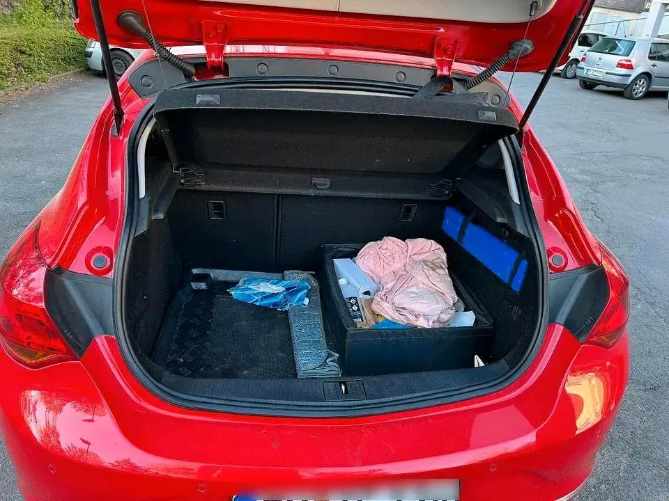 Usata Opel Astra 116 CV (85 kW) 2014 Rosso Utilitaria