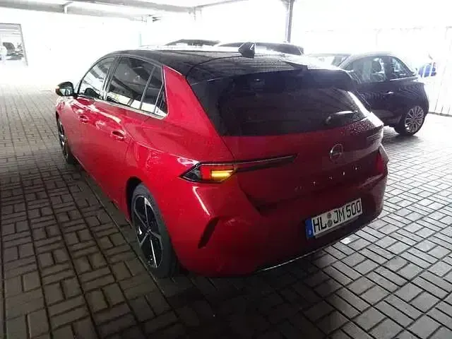 Gebraucht Opel Astra Elegance 110 PS (80 kW) 2024 Chili rot/kardio rot Limousine