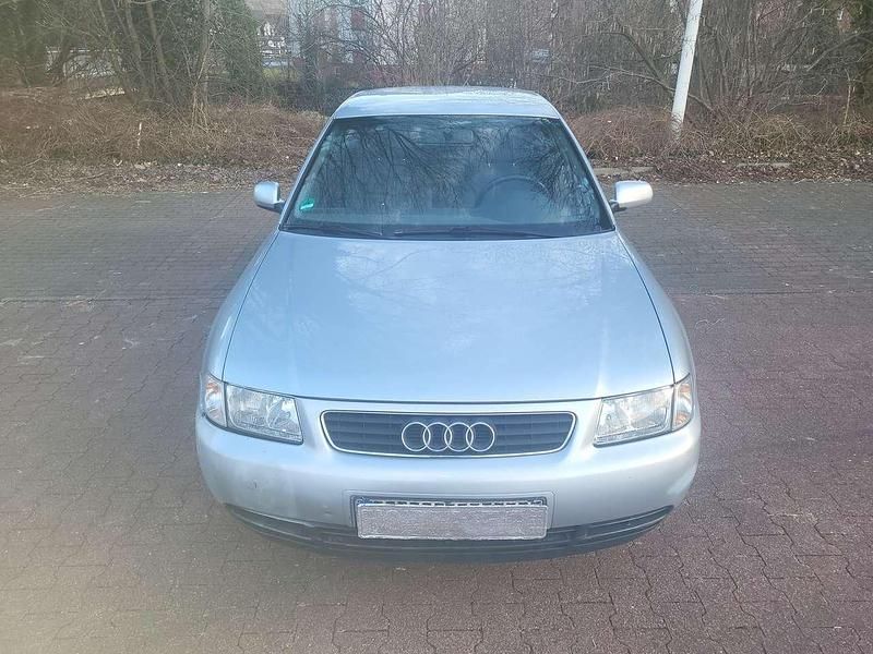 Grau Gebraucht 1998 Audi A3 Ambiente Limousine | 800 € (Fairer Preis) - Bild 1/4