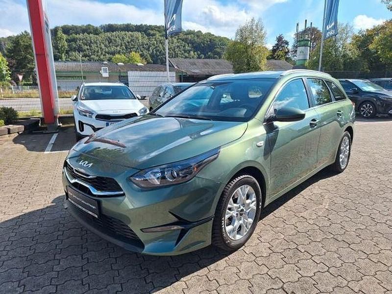 Silber Gebraucht 2024 Kia Ceed Sportswagon Vision Kombi | 23.790 € (Superpreis) - Bild 1/4