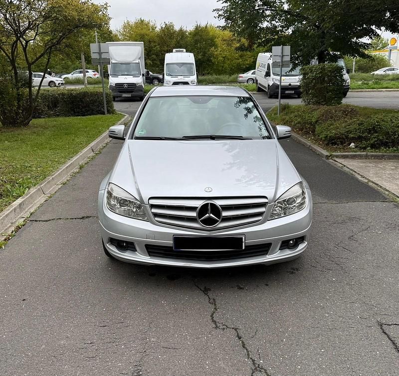Silber Gebraucht 2009 Mercedes C200 Edition Limousine | 4.650 € (Superpreis) - Bild 1/4