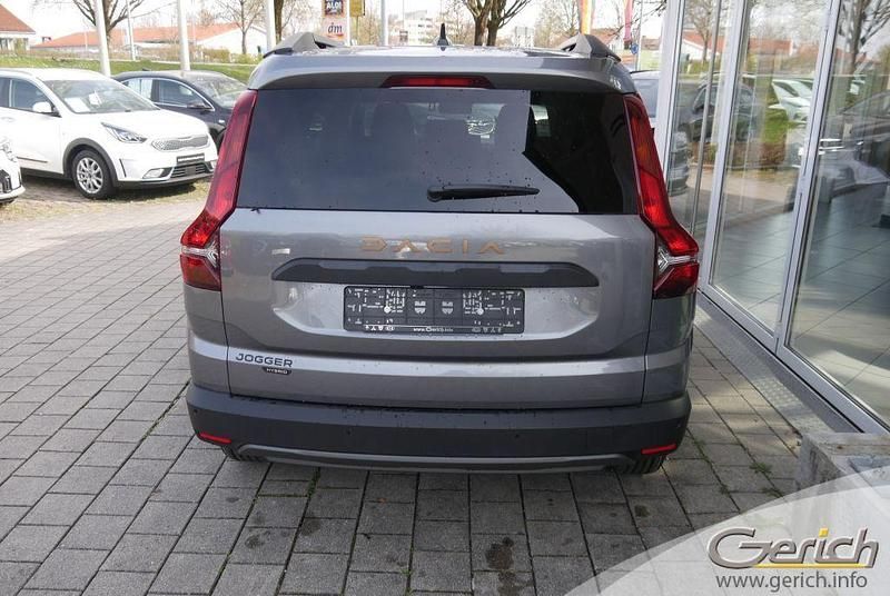 Neu Dacia Jogger Extreme 141 PS (103 kW) 2025 Grau Van / Kleinbus