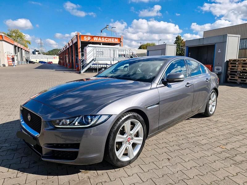 Gebraucht Jaguar XE 179 PS (131 kW) 2016 Grau Limousine