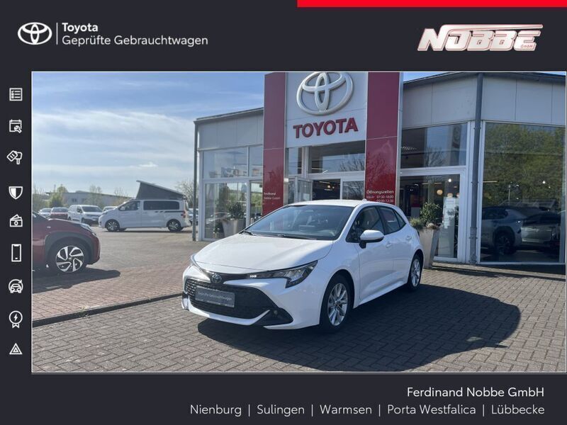 Schneeweiß Gebraucht 2023 Toyota Corolla Business Edition Limousine | 21.490 € (Fairer Preis) - Bild 1/4