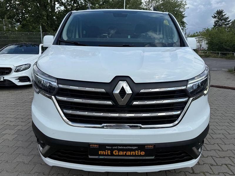 Gebraucht Renault Trafic Life 110 PS (80 kW) 2023 Weiß Van / Kleinbus
