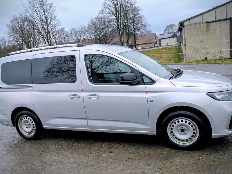 Gebraucht Ford Tourneo Connect Titanium 114 PS (83 kW) 2022 Silber Van / Kleinbus