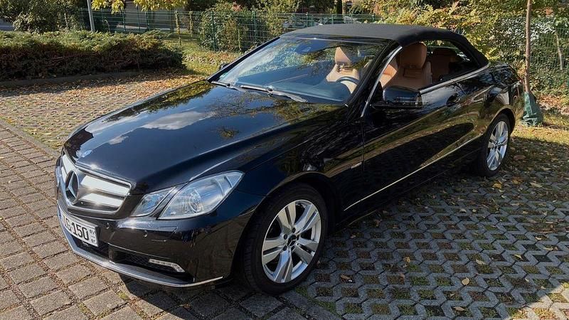 Second-hand Mercedes E250 Elegance 204 CP (150 kW) 2010 Negru Cabrio