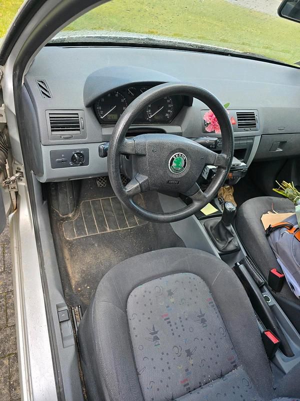 Usata Skoda Fabia 60 CV (44 kW) 2002 Argento Utilitaria