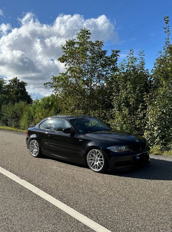 Schwarz Gebraucht 2010 BMW 135 Performance Kleinwagen | 19.950 € (Fairer Preis) - Bild 1/4