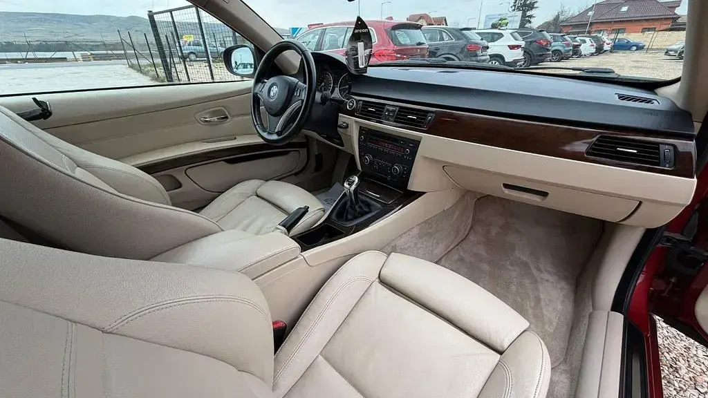 Gebraucht BMW 320 170 PS (125 kW) 2010 Rot Coupé