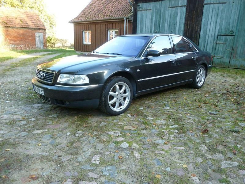 Schwarz Gebraucht 1999 Audi A8 Limousine | 7.000 € - Bild 1/4