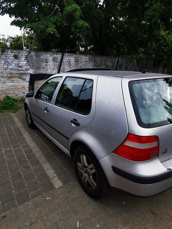 Silber Gebraucht 2002 VW Golf IV Limousine | 2.800 € (Fairer Preis) - Bild 1/4