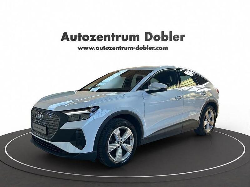 Weiß Gebraucht 2022 Audi Q4 Sportback e-tron Basis SUV | 27.940 € (Guter Preis) - Bild 1/4