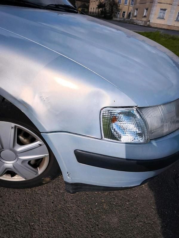 Gebraucht VW Passat 74 PS (54 kW) 1999 Silber Limousine