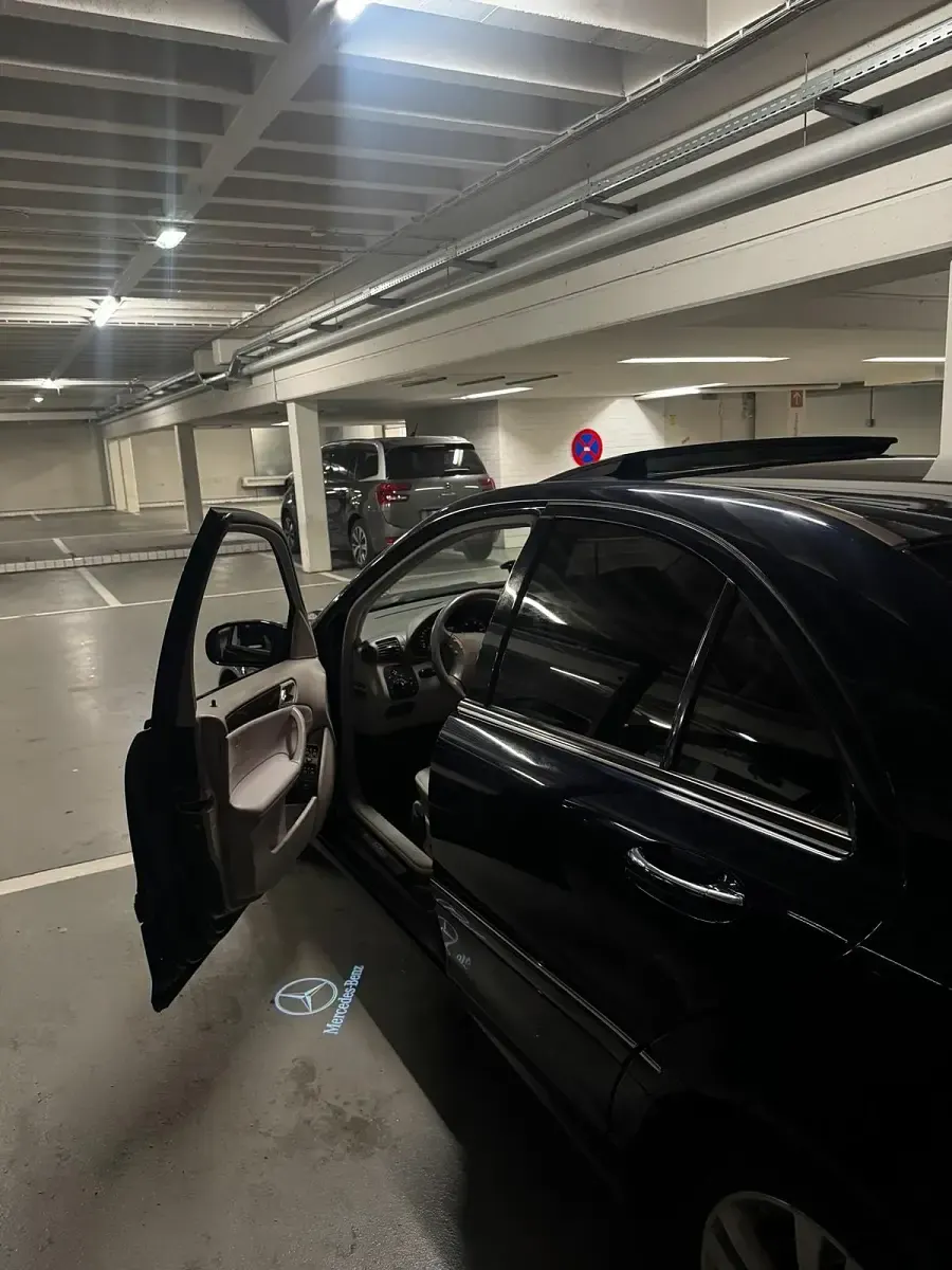 Gebraucht Mercedes C220 150 PS (110 kW) 2006 Blau Limousine