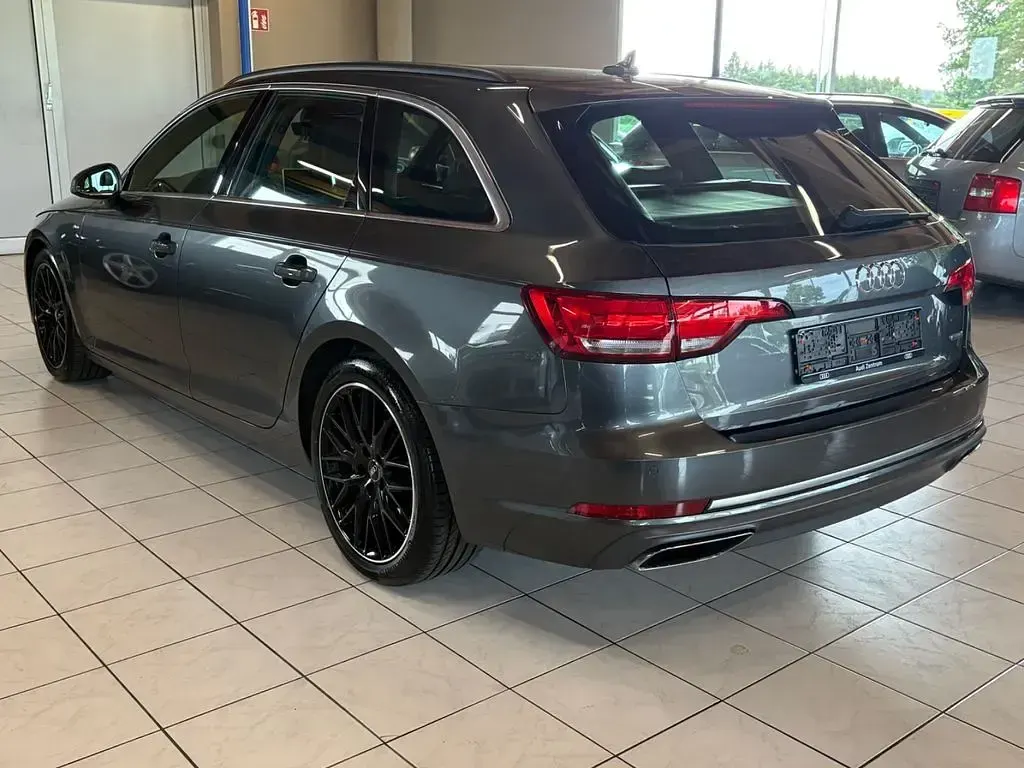 Gebraucht Audi A4 S-Line 231 PS (169 kW) 2019 Grau Kombi