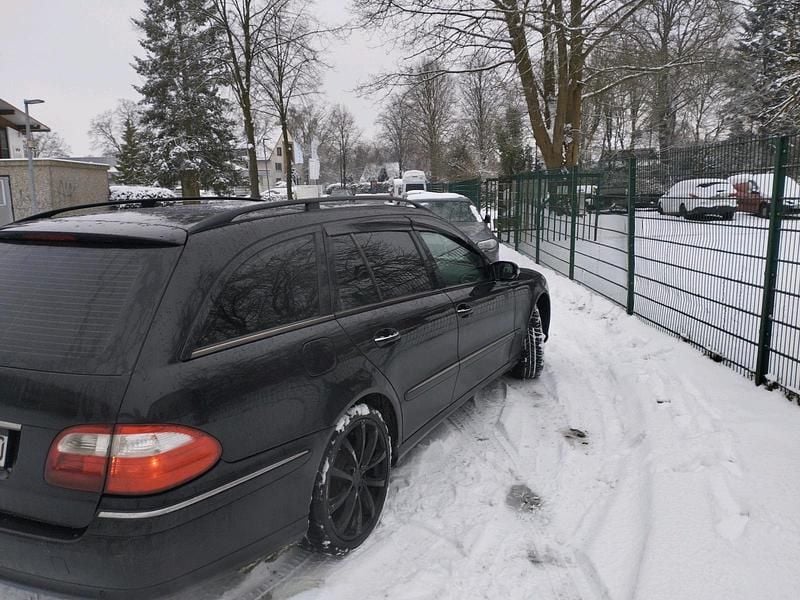 Gebraucht Mercedes E320 222 PS (163 kW) 2005 Schwarz Kombi