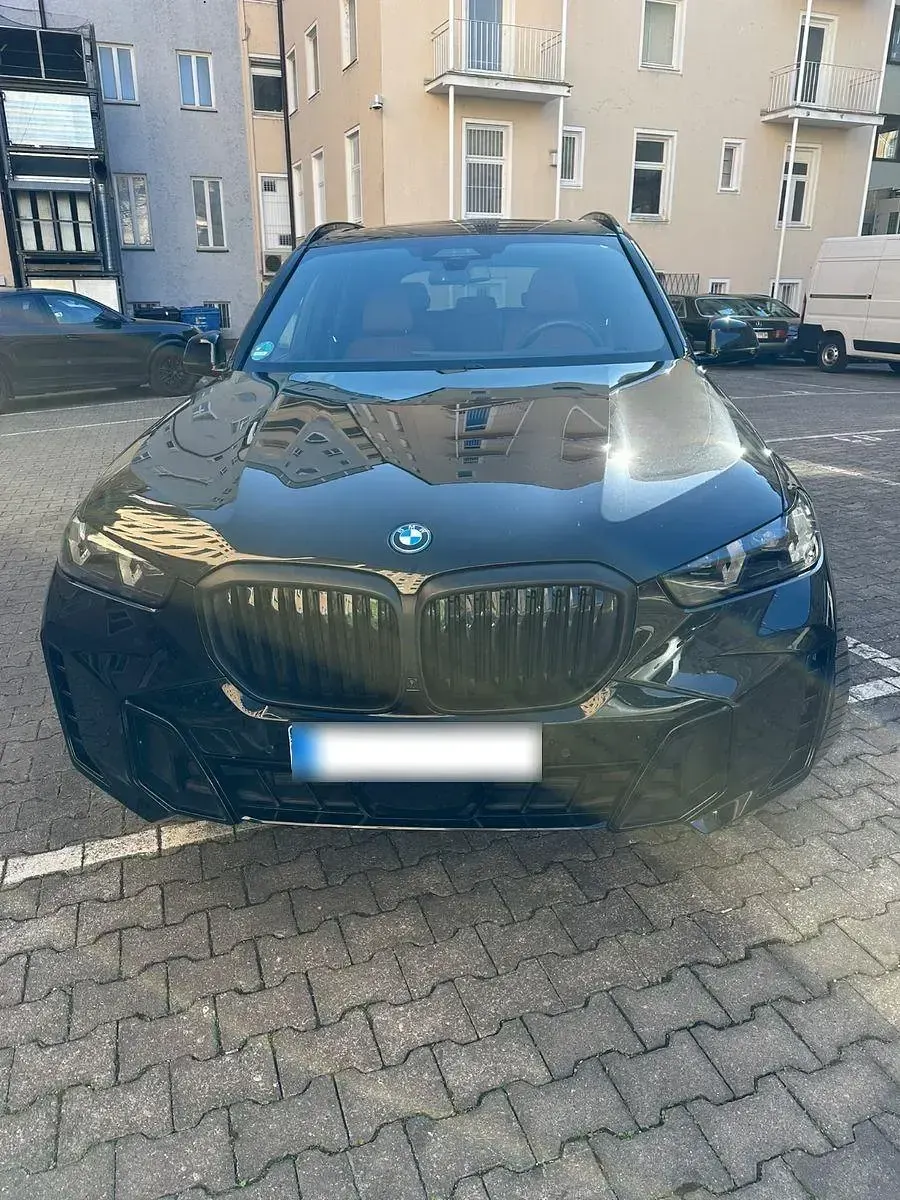 Używany BMW X5 Performance 489 KM (359 kW) 2024 Czarny SUV