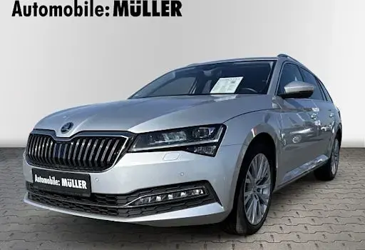 Gebraucht Skoda Superb Style 150 PS (110 kW) 2022 Silber Kombi