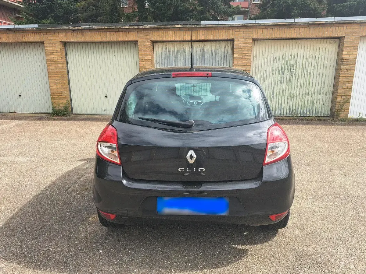 Gebraucht Renault Clio III Dynamique 71 PS (52 kW) 2010 Schwarz Limousine