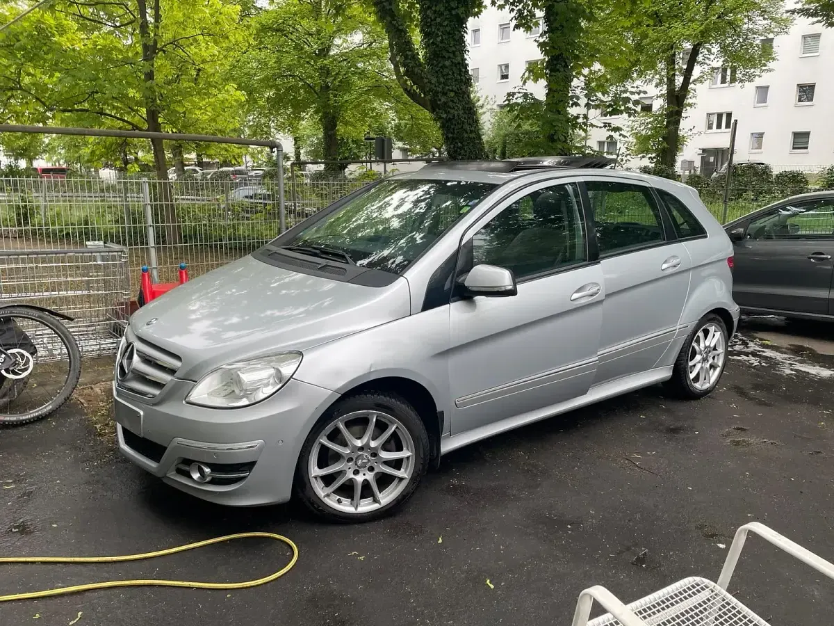 Second-hand Mercedes B180 2008 Argintiu Monovolum