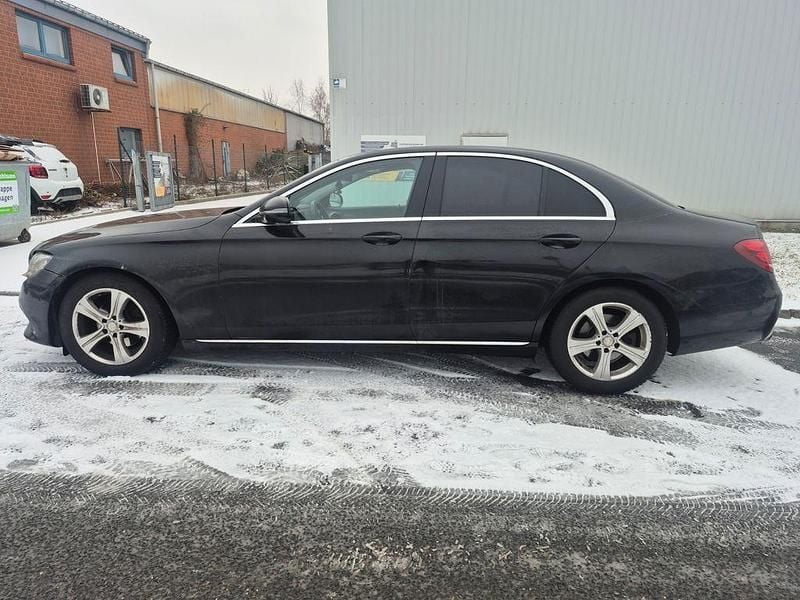 Schwarz Gebraucht 2016 Mercedes E220 Limousine | 14.999 € (Superpreis) - Bild 1/4