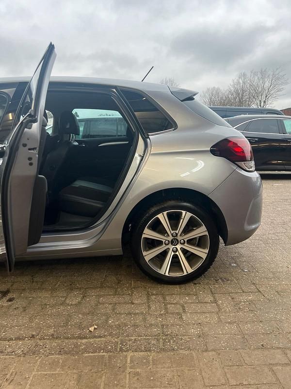 Gebraucht Citroën C4 Shine 131 PS (96 kW) 2016 Grau Kombi