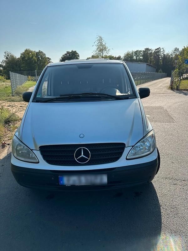 Silber Gebraucht 2009 Mercedes Vito Van / Kleinbus | 5.999 € (Superpreis) - Bild 1/4