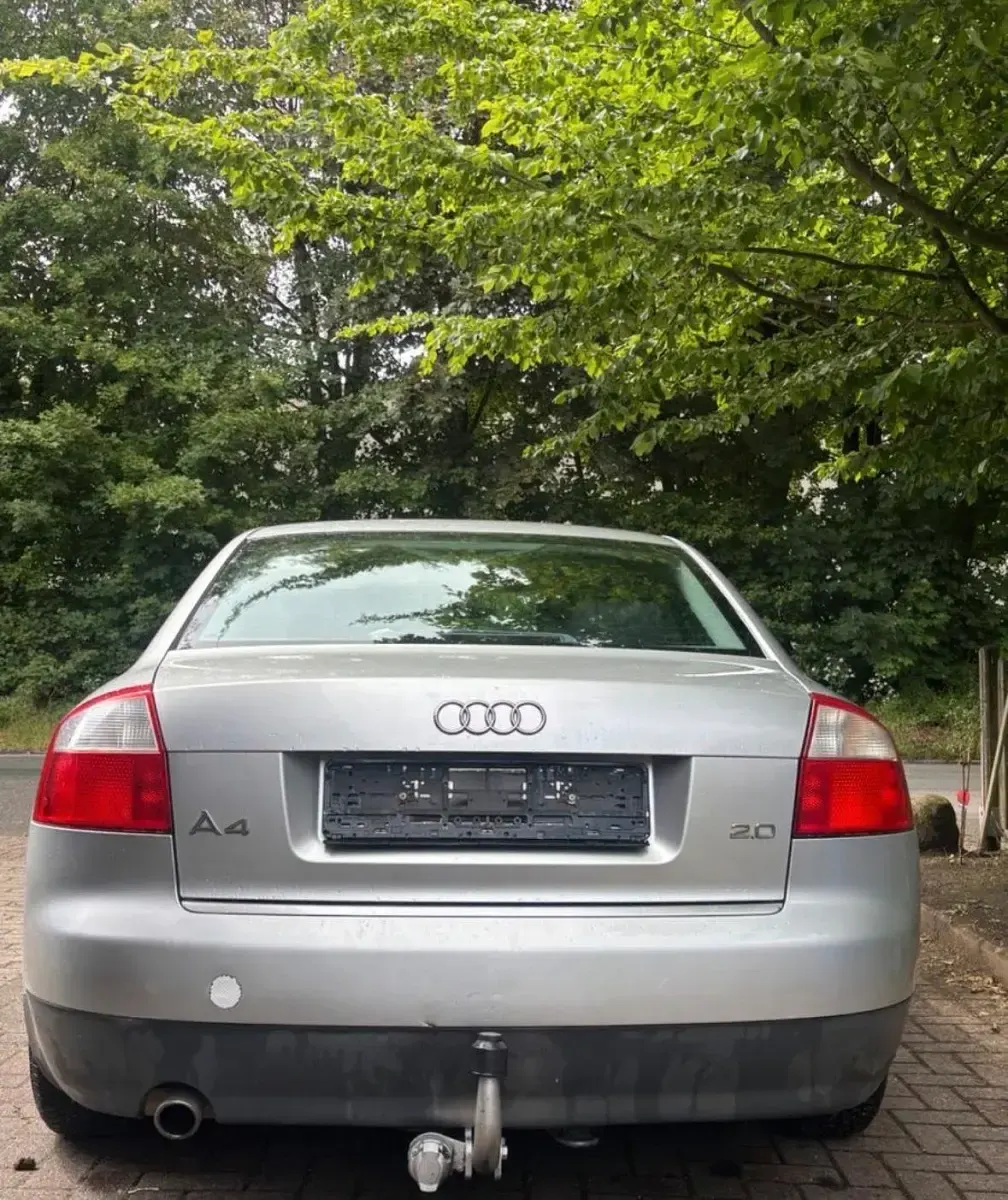 Gebraucht Audi A4 130 PS (95 kW) 2001 Silber Limousine