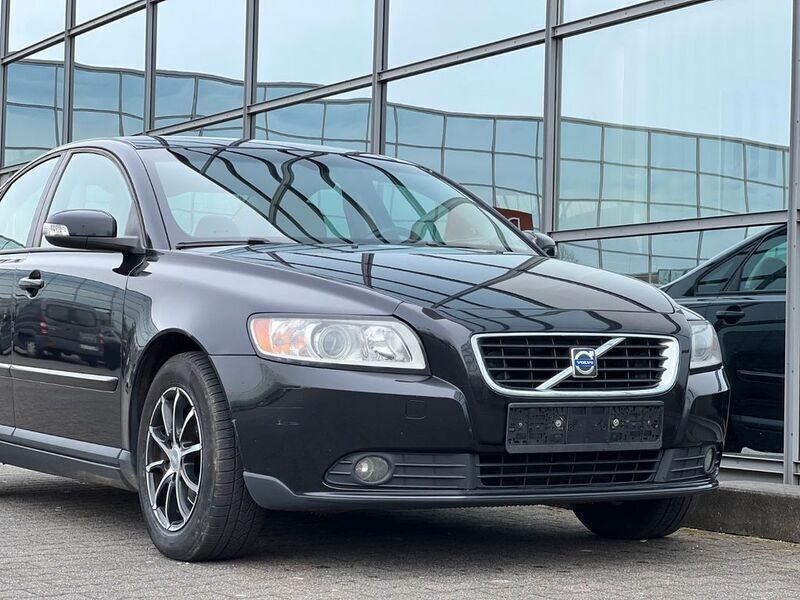 Schwarz Gebraucht 2009 Volvo S40 Kinetic Limousine | 4.222 € (Fairer Preis) - Bild 1/4
